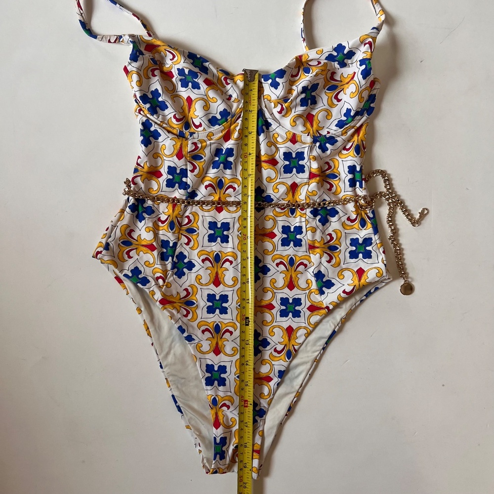 WeWoreWhat One Piece Swimsuit M Tile Print Underwire Gold Chain Belt - Picture 4 of 8